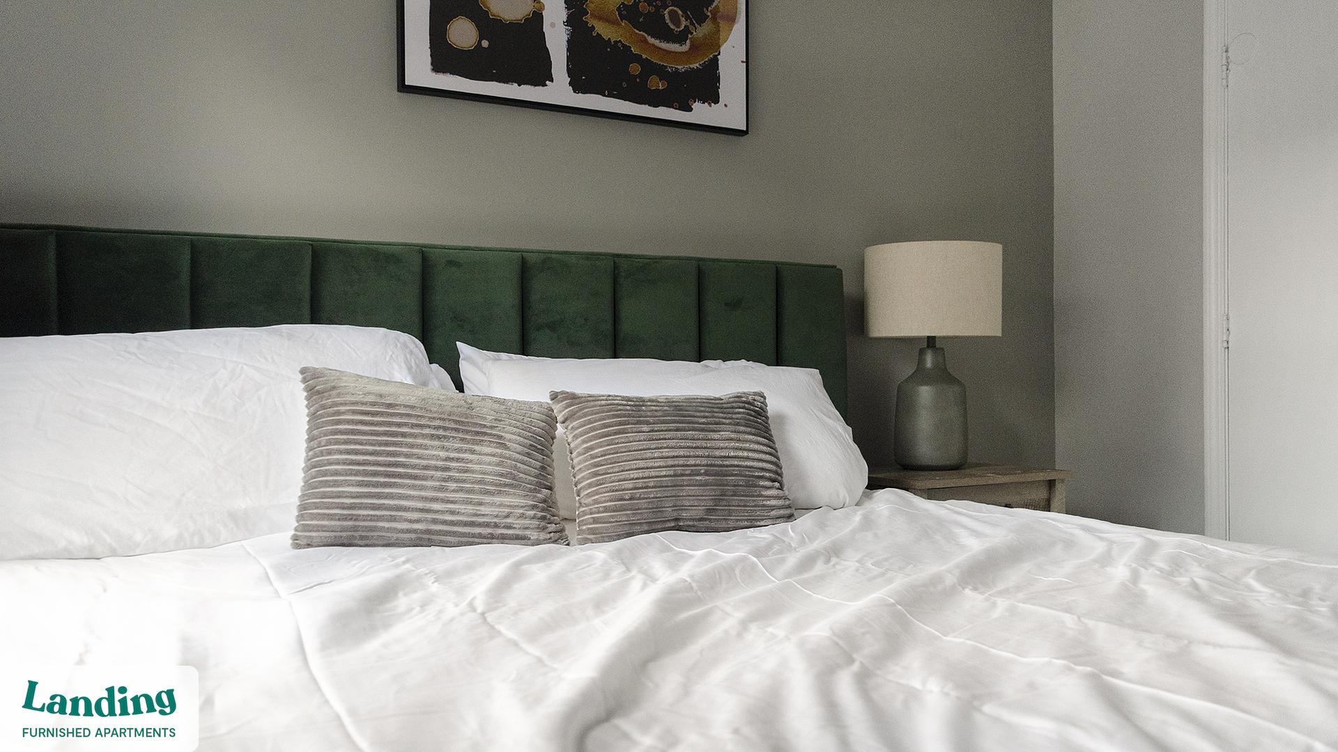 Building Photo - 7601 Carlton Arms Dr