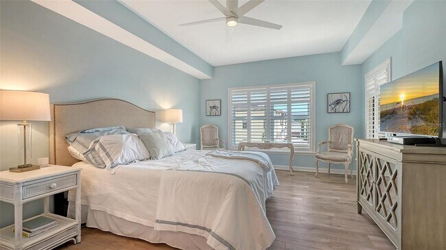 Building Photo - 750 N Tamiami Trl