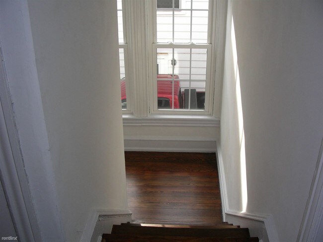 Building Photo - 207 Woodlawn Terrace