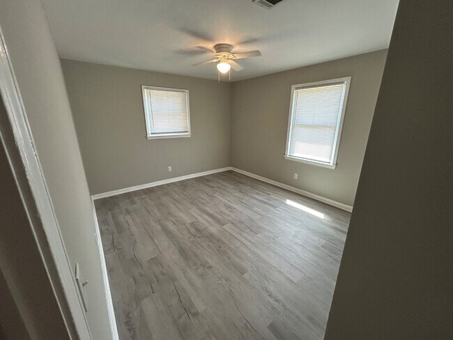 Building Photo - 3904 Anwood Dr