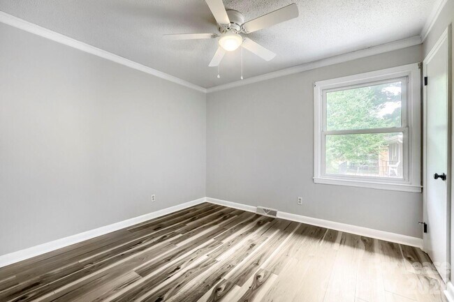 Building Photo - 221 Eden Cir