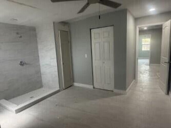 Building Photo - 2329 Fairway Dr