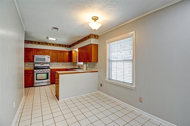 Building Photo - 9638 Meadowglen Ln