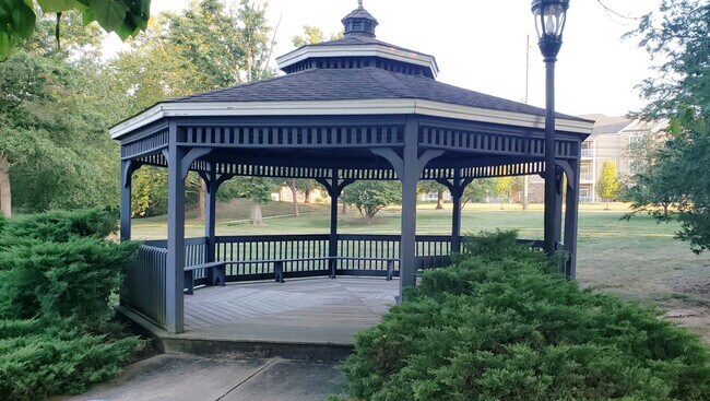 Building Photo - 6 Halstead Pl