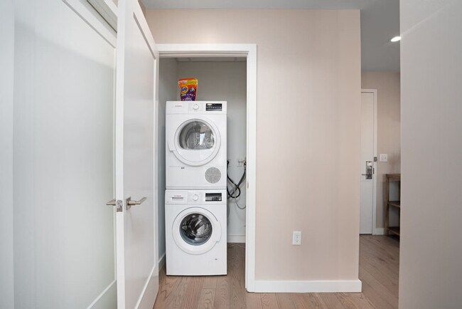 Building Photo - 629 Jefferson St