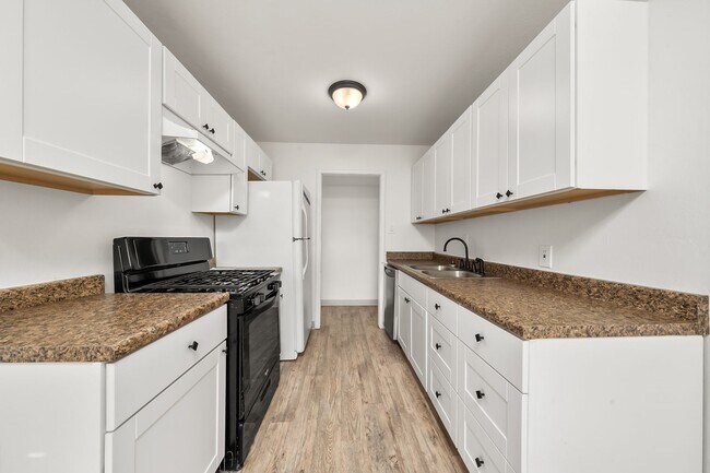 Building Photo - Cozy 3-Bedroom Single-Family Home-Move-In Ready!