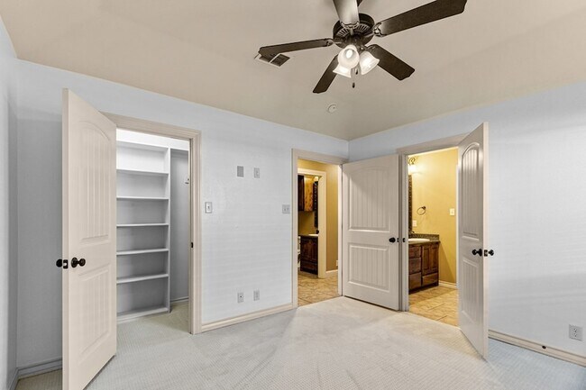 Building Photo - 5811 Oak Creek Drive