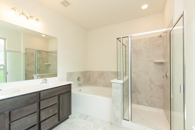 Building Photo - 2011 Parnevik Pl