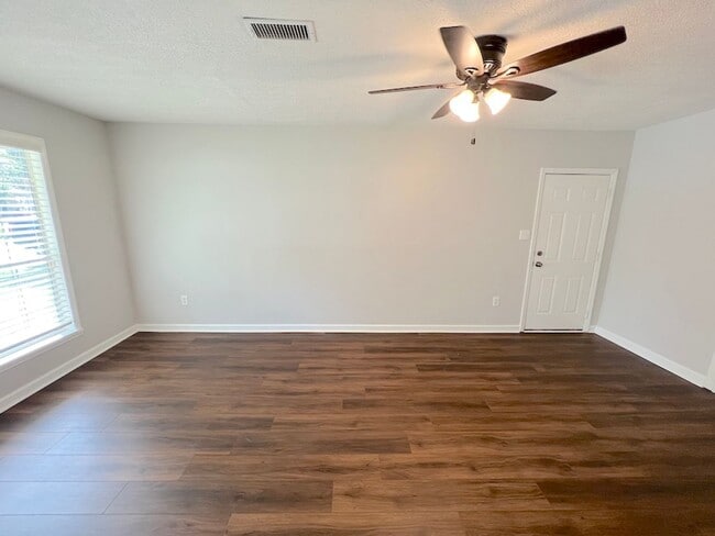 Building Photo - 3 BED | 2 BATH | SCREENED IN SUNROOM | SOUTHSIDE/VERNONBURG