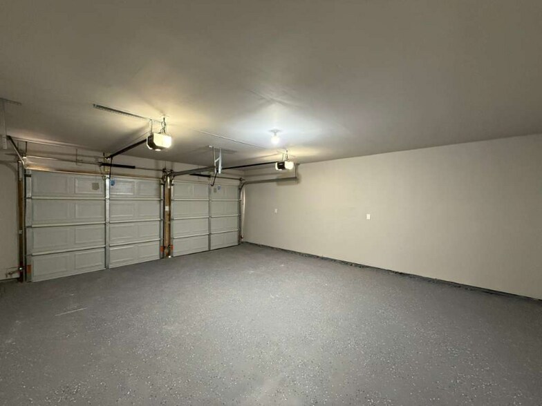 Building Photo - 8827 Slumber Ln