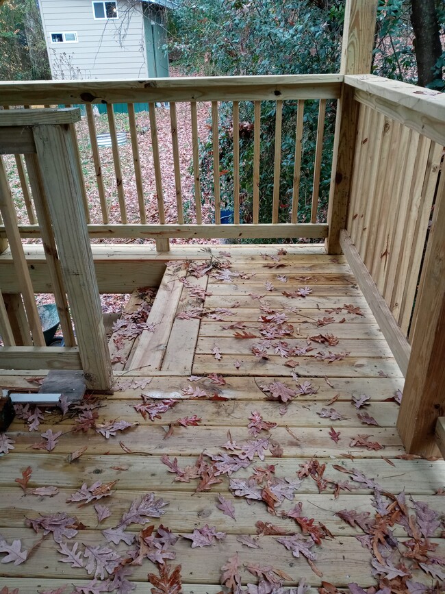 Walkway to a Private Deck - 210 Edward St