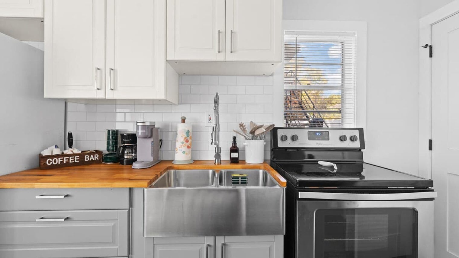 Building Photo - 720 1/2 West Woodlawn Avenue-SI ID1271928P