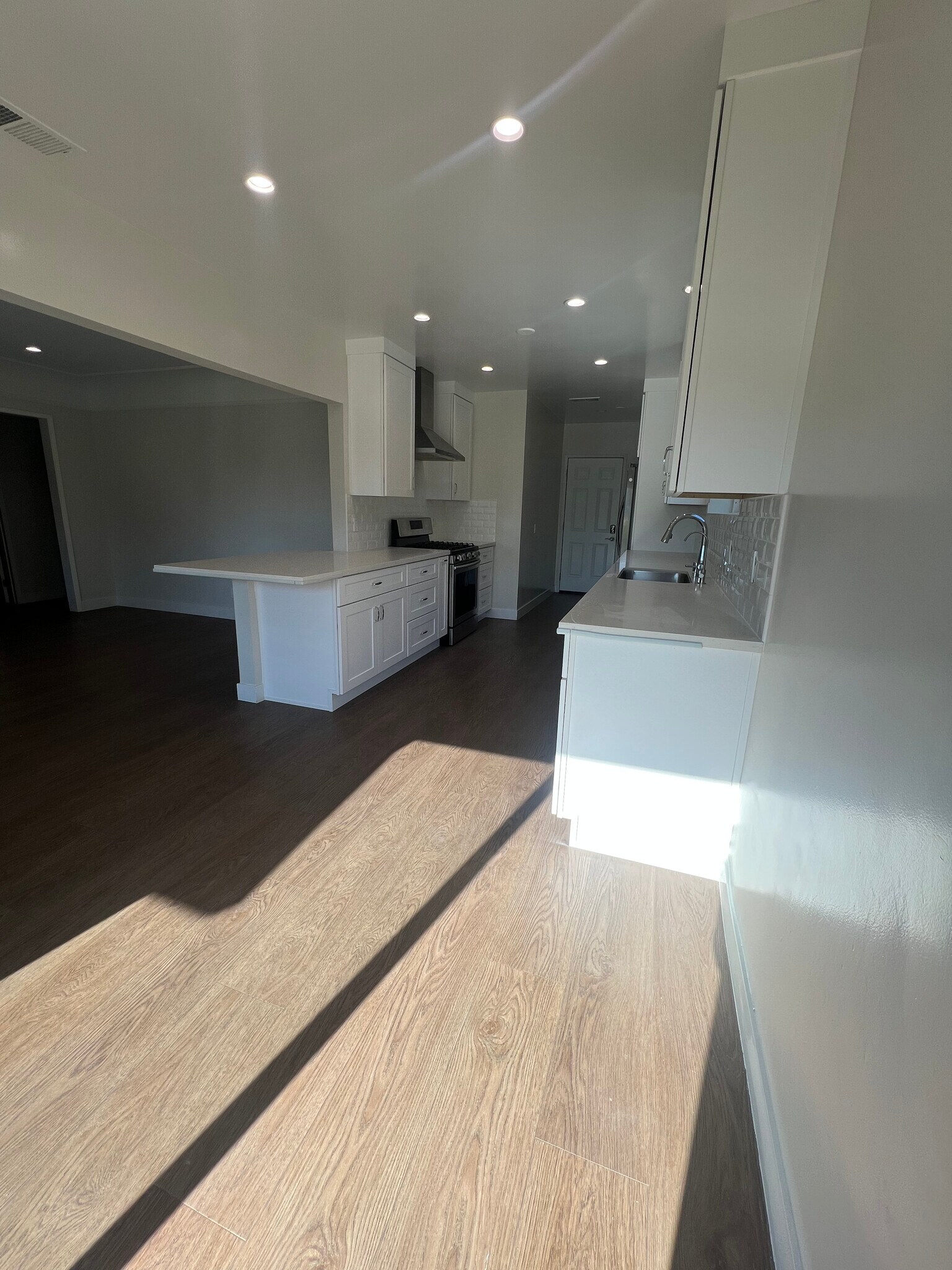 Building Photo - 1518 S Carmelina Ave