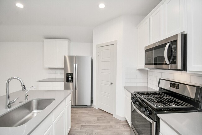 Building Photo - 7803 Golden Rubia Ln