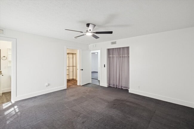 Building Photo - MOVE-IN READY! (Pet Friendly)