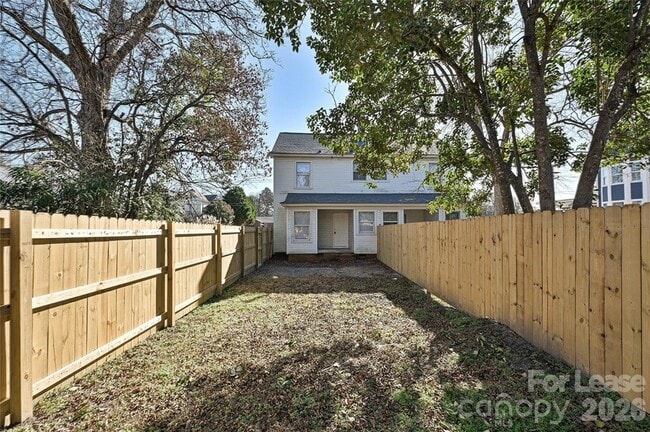 Building Photo - 134 Saluda St