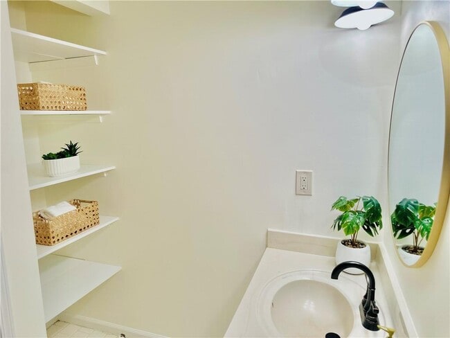 Building Photo - 286 Toweridge Dr SW