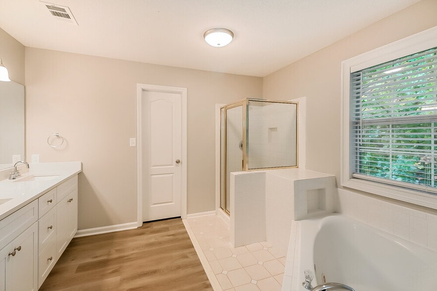 Building Photo - 17 Arbor Cove Dr