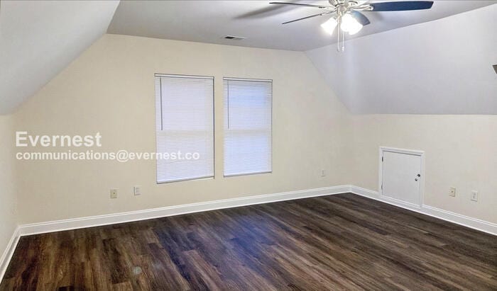 Building Photo - 1805 S Mayflower Dr