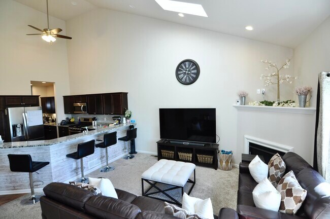 Building Photo - 4481 Bridgeview Ln