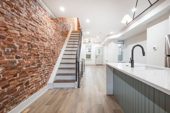 Building Photo - Welcome home to this newly renovated porch...