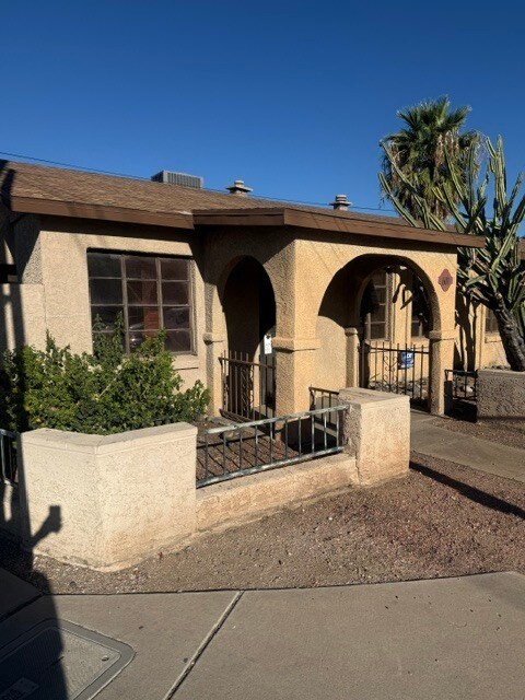 Building Photo - Town Home For rent