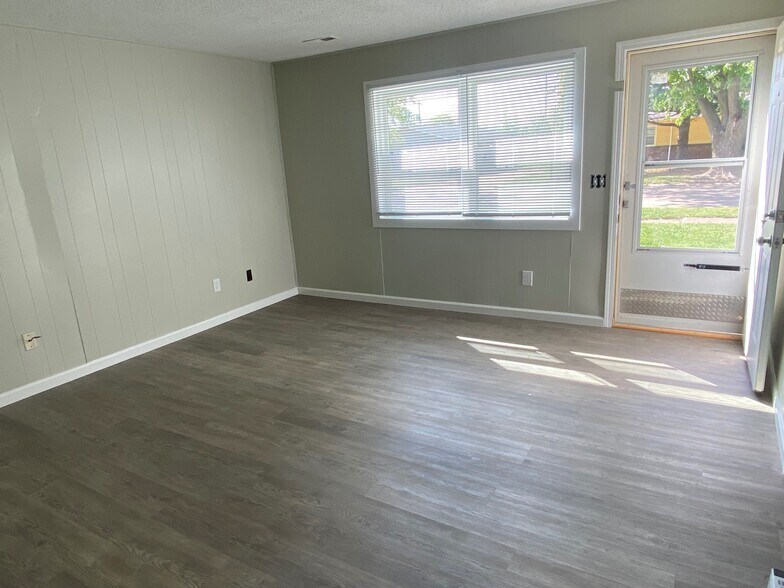 Building Photo - 2702 Dale Dr