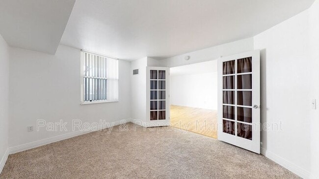 Building Photo - 601 W 11th Ave