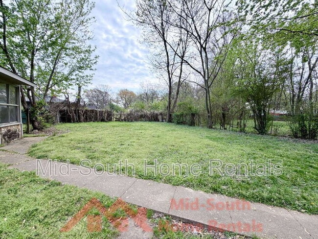 Building Photo - 1603 Delano Ave