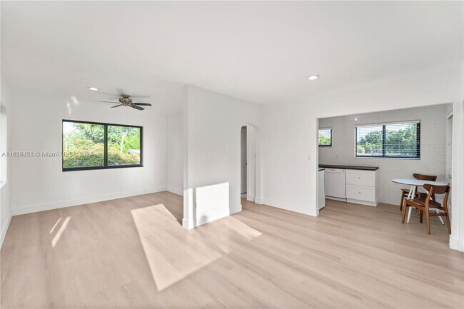 Building Photo - 355 NE 107th St