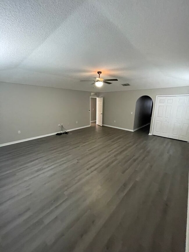 Building Photo - 421 Brooklet Cir