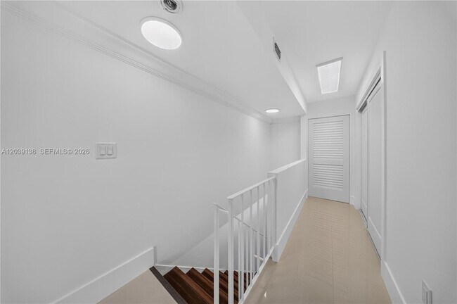 Building Photo - 9351 Fontainebleau Blvd