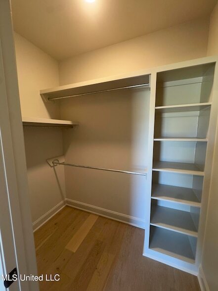 Building Photo - 107 Southern Oak Wy