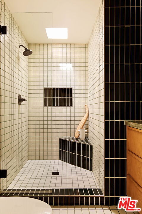 Building Photo - 5649 Valley Oak Dr