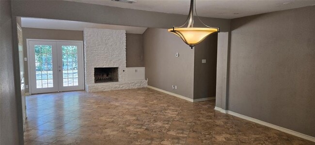 Building Photo - 2104 Village Way Dr