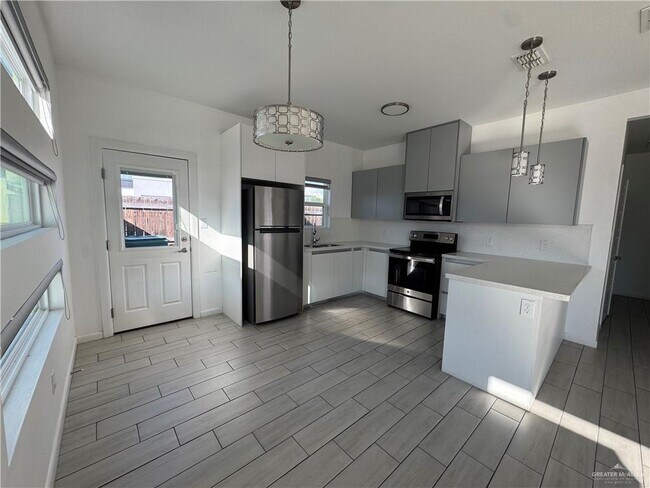 Building Photo - 22 S Sports Dr