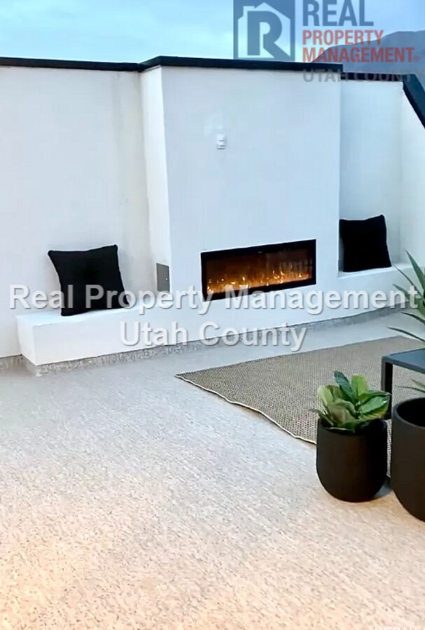 Building Photo - 367 S 610 E