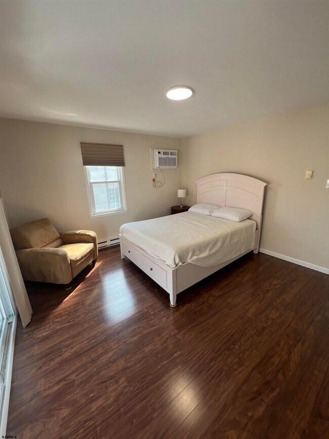 Building Photo - 9709 Monmouth Ave