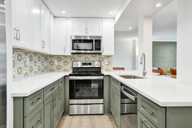 Building Photo - 1600 SE 15th St