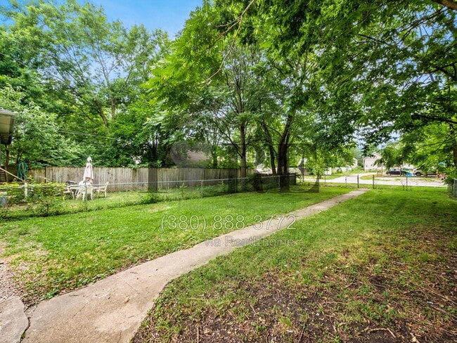 Building Photo - 806 Sullivant Ave