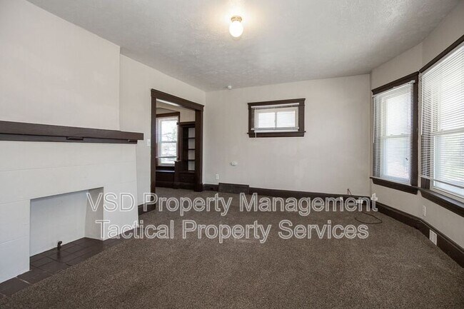 Building Photo - 12819 Edmonton Ave