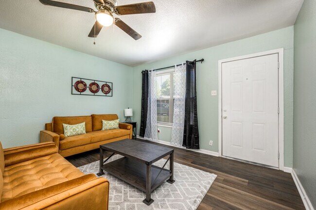 Building Photo - 509 Woodford Ln