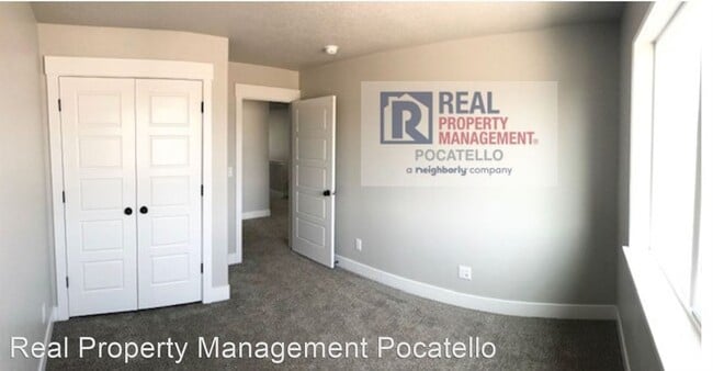 Building Photo - 3 br, 2.5 bath House - 169 Park Lawn #8