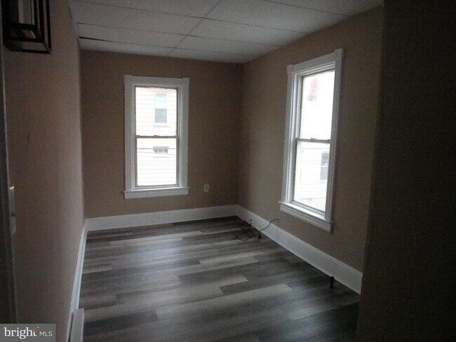 Building Photo - 707 Wood Ave
