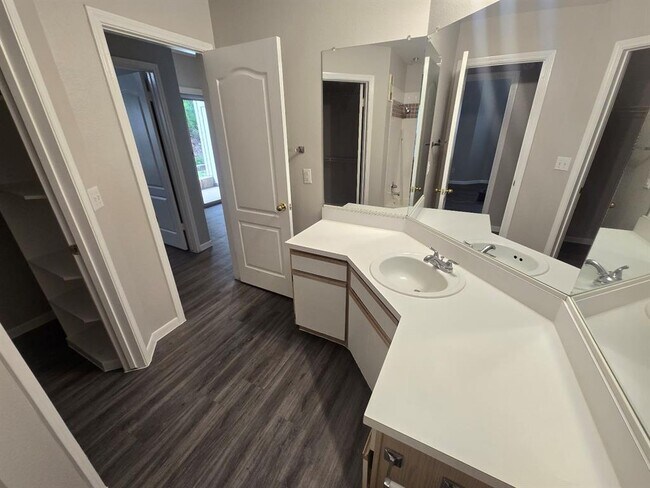 Building Photo - 6000-14 Shepherd Mountain Cove