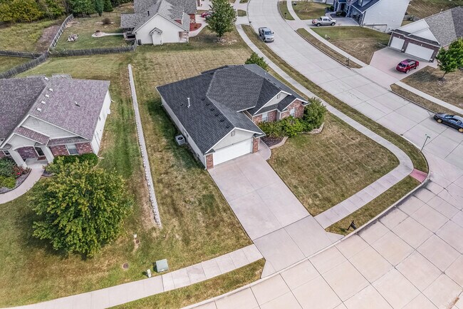 Building Photo - 1704 Ballentine Ln