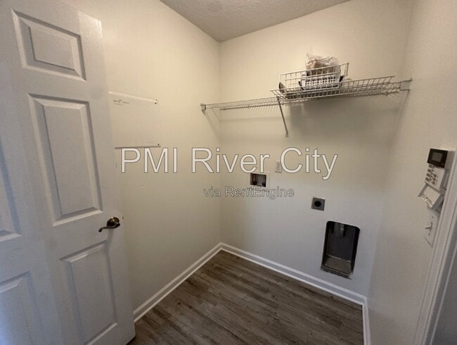 Building Photo - 533 Alice Cove Ct