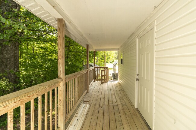 Building Photo - 513 Benton Cir