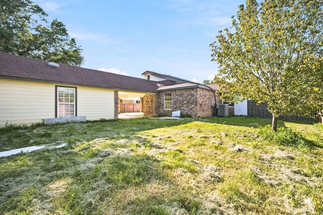 Building Photo - 2016 Knollwood Ln