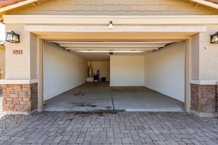 Building Photo - 40915 W Agave Rd